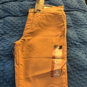 Lee Skinny camel pants. Size 10.